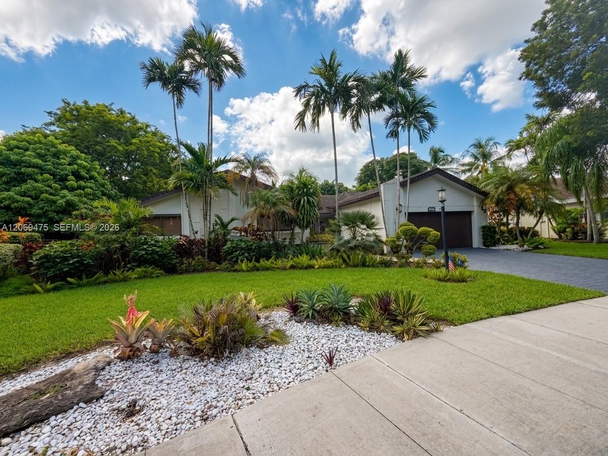 10220 SW 91st St - 10220 SW 91st St, Miami, FL 33176 Luxury Property | Jose Angel Pina