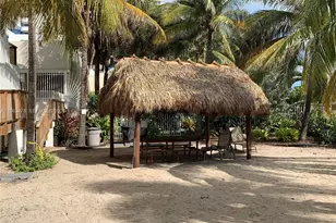 6039 Collins Ave, Miami Beach, FL 33140 - Photo 23