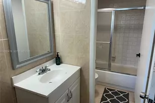 6039 Collins Ave, Miami Beach, FL 33140 - Photo 17