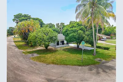 2200 NW 110th St, Miami, FL 33167 - Photo 17