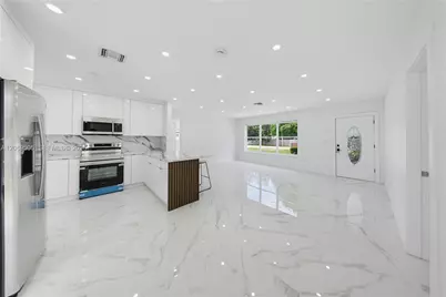 2200 NW 110th St, Miami, FL 33167 - Photo 9