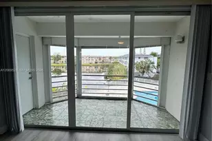 1398 NE 191st St, Miami, FL 33179 - Photo 5
