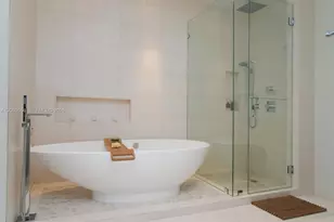 1425 Brickell Ave, Miami, FL 33131 - Photo 11