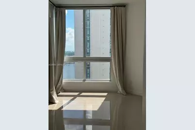 300 S Biscayne Blvd #T-2416, Miami, FL 33131 - Photo 11