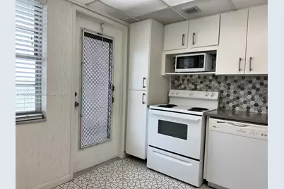 2950 N Palm Aire Dr #605, Pompano Beach, FL 33069 - Photo 3