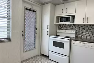 2950 N Palm Aire Dr, Pompano Beach, FL 33069 - Photo 3