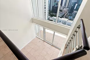 41 SE 5th St, Miami, FL 33131 - Photo 11