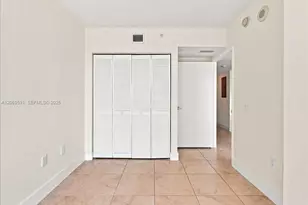 41 SE 5th St, Miami, FL 33131 - Photo 21