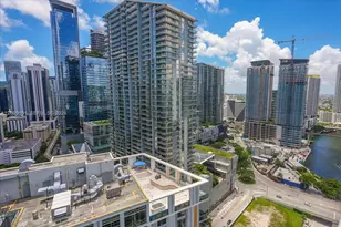 41 SE 5th St, Miami, FL 33131 - Photo 15