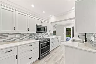 450 SW 1st St, Boca Raton, FL 33432 - Photo 9