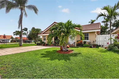 18847 NW 83rd Pl, Hialeah, FL 33015 - Photo 3