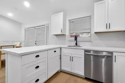 18847 NW 83rd Pl, Hialeah, FL 33015 - Photo 13