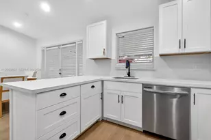 18847 NW 83rd Pl, Hialeah, FL 33015 - Photo 13