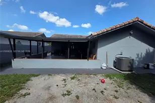7825 W 4th Ln, Hialeah, FL 33014 - Photo 17