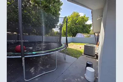 7825 W 4th Ln, Hialeah, FL 33014 - Photo 21