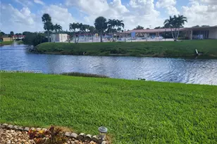 136 Lake Dora Dr, West Palm Beach, FL 33411 - Photo 5