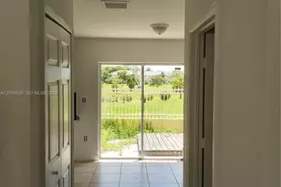 18125 NW 74th Ct, Hialeah, FL 33015 - Photo 7