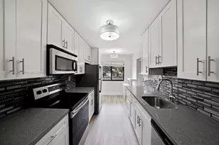 185 Lakeview Dr, Weston, FL 33326 - Photo 9
