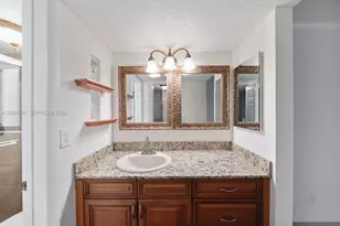 185 Lakeview Dr, Weston, FL 33326 - Photo 27