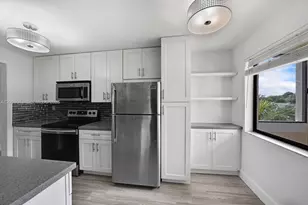 185 Lakeview Dr, Weston, FL 33326 - Photo 13