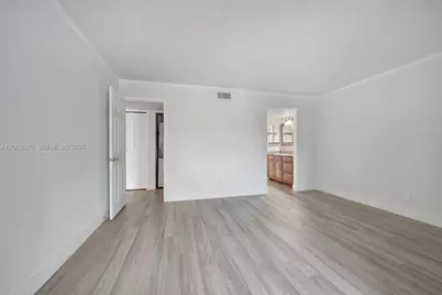 185 Lakeview Dr #201, Weston, FL 33326 - Photo 19