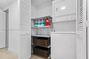 41 SE 5th St, Miami, FL 33131 - Photo 11