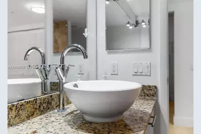 41 SE 5th St #308, Miami, FL 33131 - Photo 25