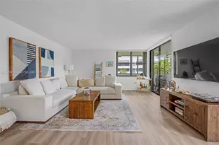 10852 N Kendall Dr, Miami, FL 33176 - Photo 9