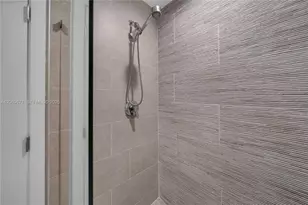 320 NE 126th St, North Miami, FL 33161 - Photo 5