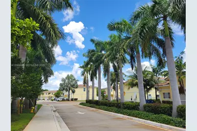 1107 NW 40th Ter #1107, Lauderhill, FL 33313 - Photo 3