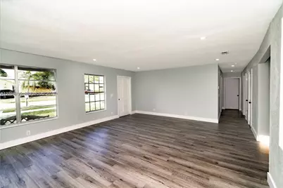 8110 SW 4th Pl, North Lauderdale, FL 33068 - Photo 9