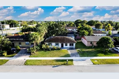8110 SW 4th Pl, North Lauderdale, FL 33068 - Photo 3