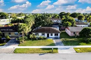 8110 SW 4th Pl, North Lauderdale, FL 33068 - Photo 3