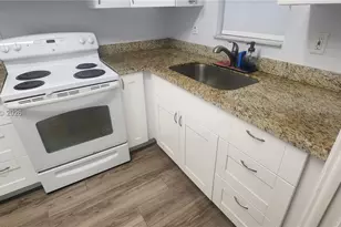 1555 N 12th Ct, Hollywood, FL 33019 - Photo 13