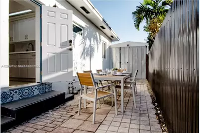 2160 NW 18th Ter, Miami, FL 33125 - Photo 15