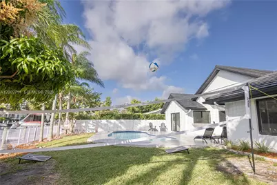 201 Holiday Dr, Hallandale Beach, FL 33009 - Photo 25
