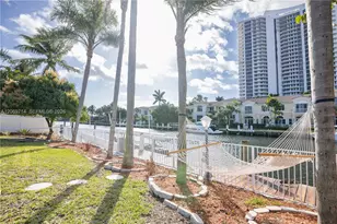 201 Holiday Dr, Hallandale Beach, FL 33009 - Photo 27