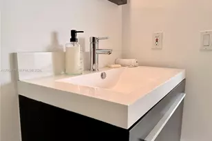 1000 W Island Blvd, Aventura, FL 33160 - Photo 39