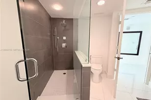 1000 W Island Blvd, Aventura, FL 33160 - Photo 29
