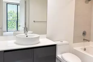 31 SE 6th St, Miami, FL 33131 - Photo 5