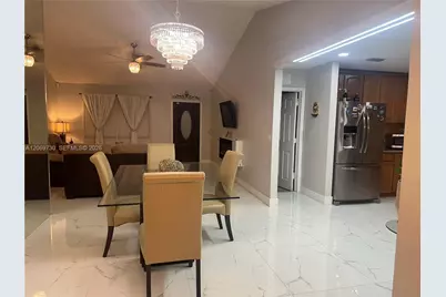 1051 SW 99th Ave, Pembroke Pines, FL 33025 - Photo 11