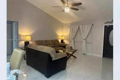 1051 SW 99th Ave, Pembroke Pines, FL 33025 - Photo 9