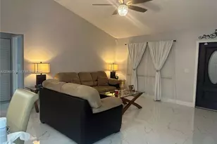 1051 SW 99th Ave, Pembroke Pines, FL 33025 - Photo 9
