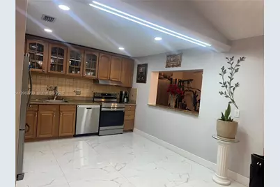 1051 SW 99th Ave, Pembroke Pines, FL 33025 - Photo 13