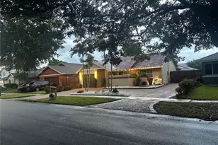 1051 SW 99th Ave, Pembroke Pines, FL 33025 - Photo 3