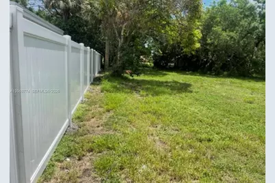 708 N 14th St #B, Fort Pierce, FL 34950 - Photo 9