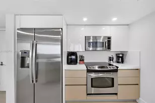 1800 N Bayshore Dr, Miami, FL 33132 - Photo 21