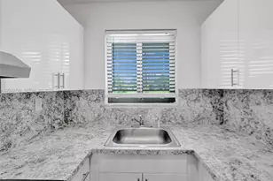 114 SE 8th St, Hallandale Beach, FL 33009 - Photo 15