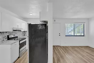 114 SE 8th St, Hallandale Beach, FL 33009 - Photo 13