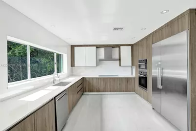 19231 NE 22nd Ave, Miami, FL 33180 - Photo 39